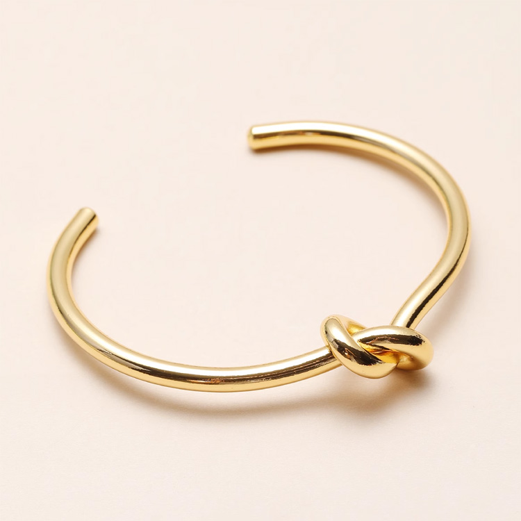 Conclusion The high-end brand Celi style Instagram has a simple and cool temperament, and is popular among netizens. It is a pure copper plated 18K gold knotted bracelet for women